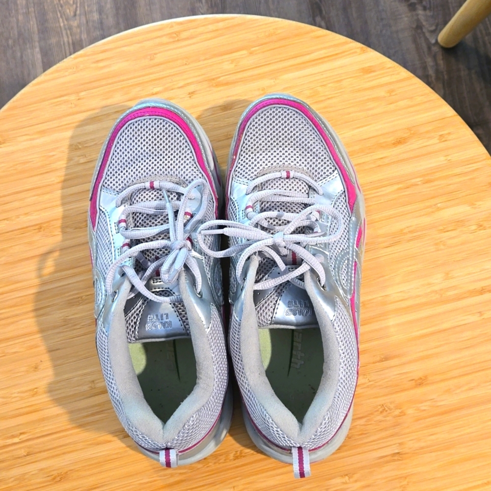 Earth Origins new w/o original box  sneakers.